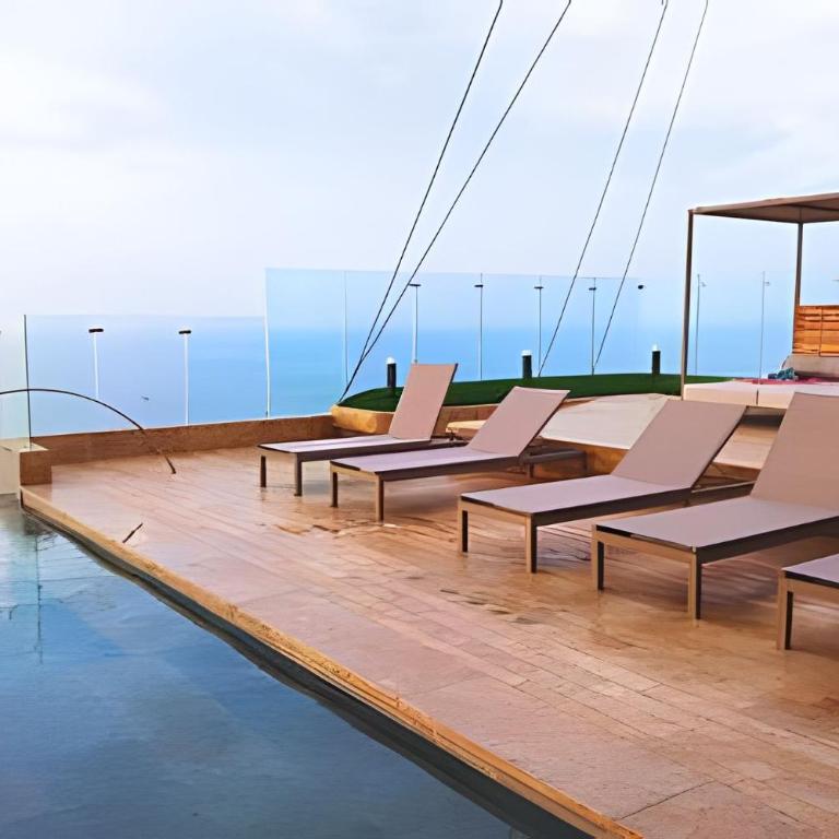 Luxury 2B, stunning View 4 Blocks from walled City - Two-Bedroom Deluxe Apartment with Harbor View - 34