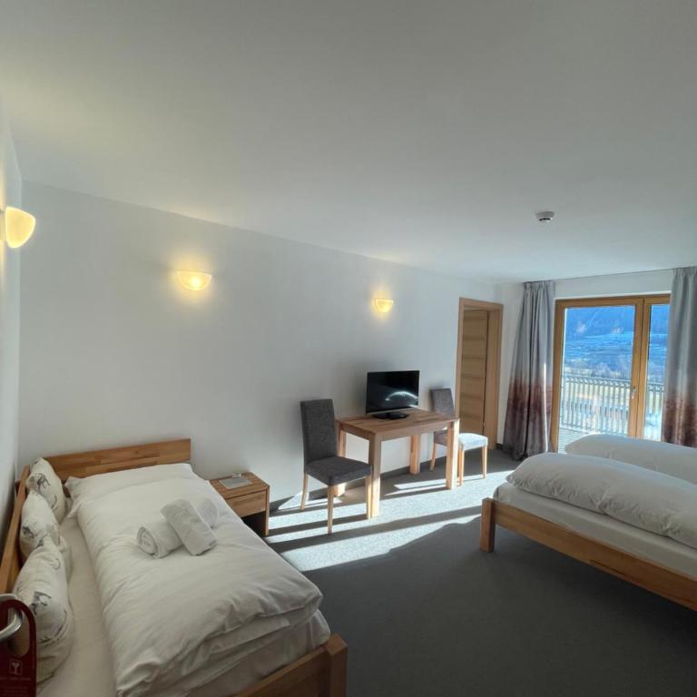 Hotel Larch - Camera Tripla Comfort con Doccia - 13