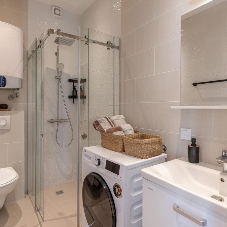 The Royal Summer & Spa - Superior One-Bedroom Apartment with Balcony - 3