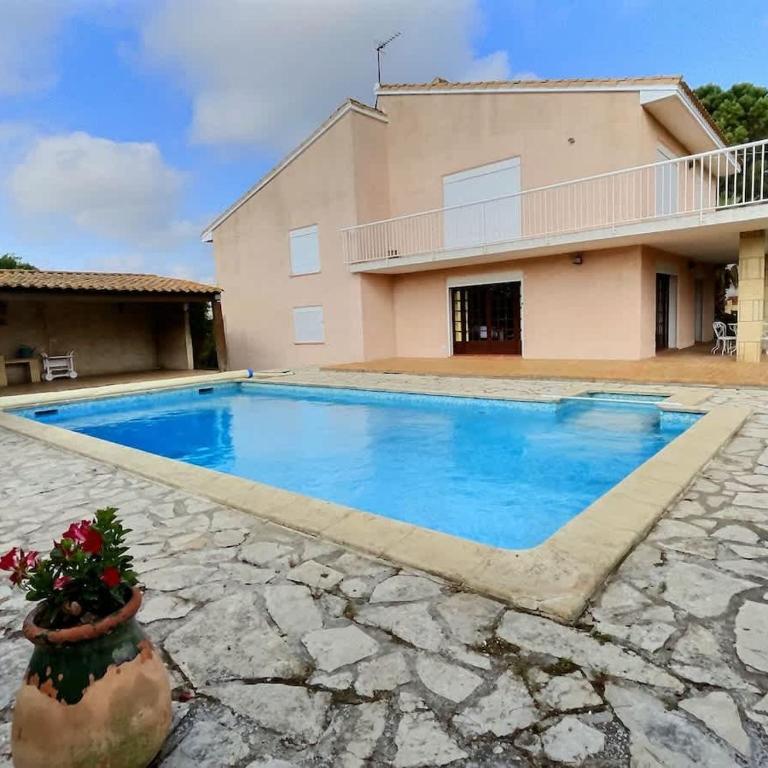 Splendide maison pour 10 personnes avec piscine privée et grands espaces ! - Ferienhaus - 3