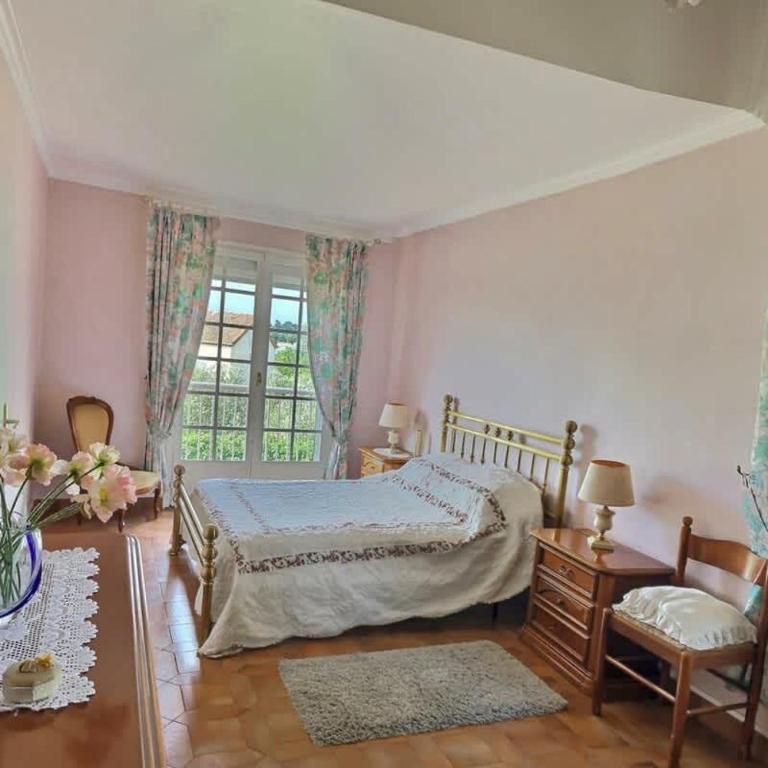Splendide maison pour 10 personnes avec piscine privée et grands espaces ! - Ferienhaus - 12