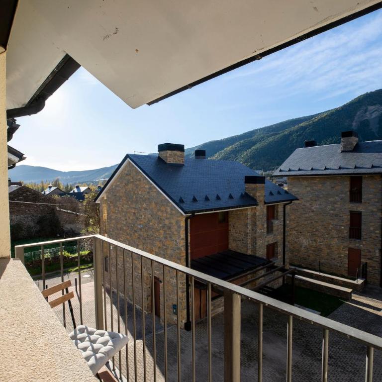 Tu Hogar en el Pirineo Aventura y Montaña - Two-Bedroom Apartment with Balcony - 10