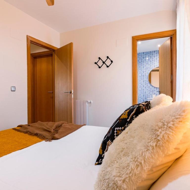 Tu Hogar en el Pirineo Aventura y Montaña - Two-Bedroom Apartment with Balcony - 13