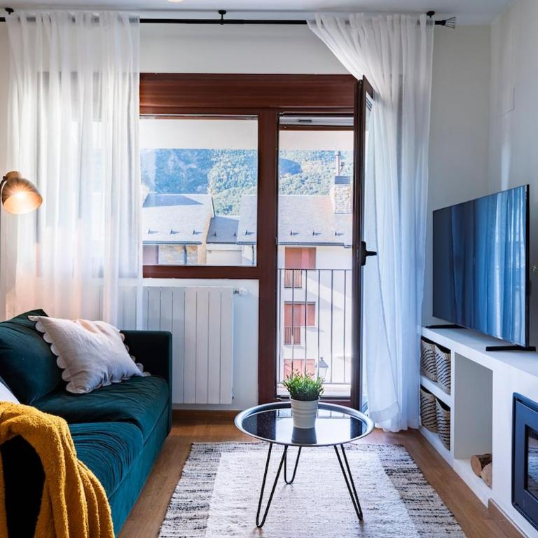 Tu Hogar en el Pirineo Aventura y Montaña - Two-Bedroom Apartment with Balcony - 16