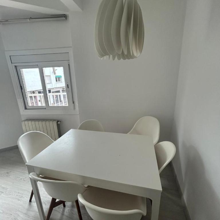 BRAVAHOLIDAYS-420-COLON, 2nd LINE BEACH, WIFI - Apartamento de 4 habitaciones - 2