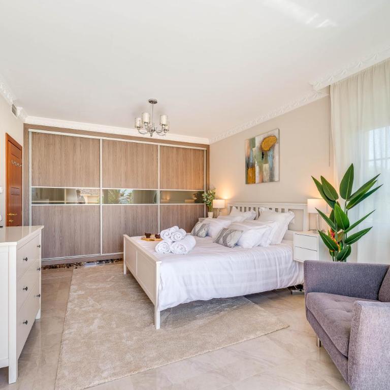 Beachfront Villa with Sea Views & Private Pool - Villa - 6