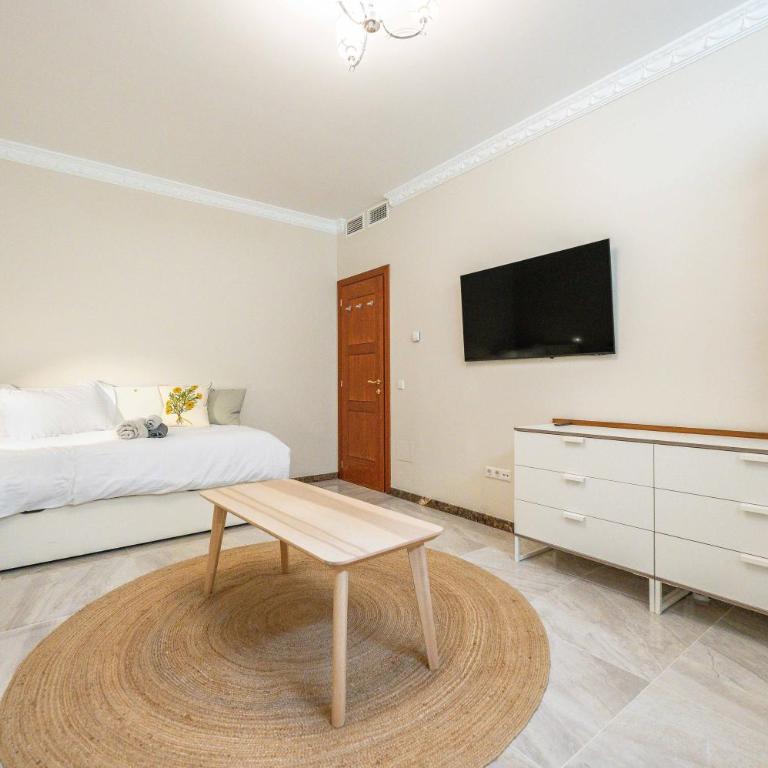 Beachfront Villa with Sea Views & Private Pool - Villa - 24