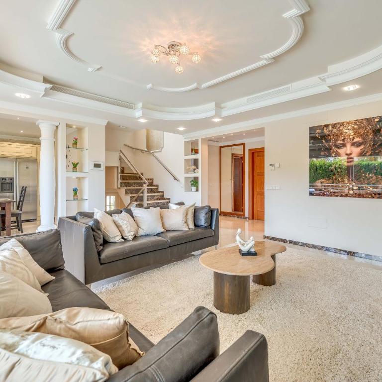 Beachfront Villa with Sea Views & Private Pool - Villa - 26