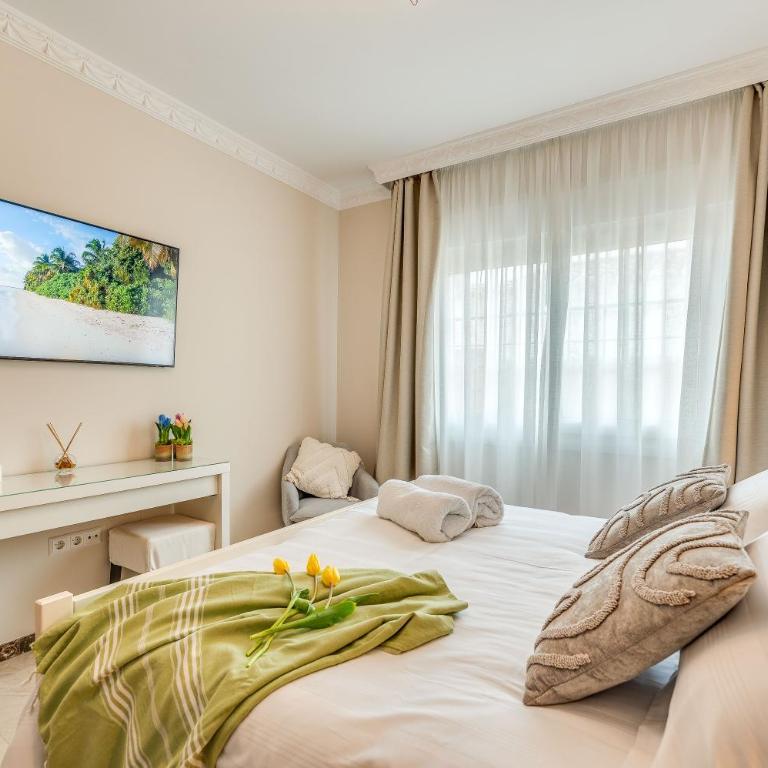 Beachfront Villa with Sea Views & Private Pool - Villa - 58