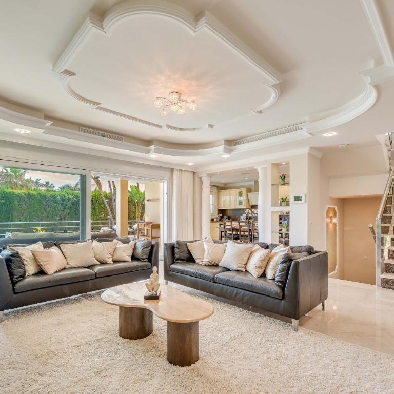 Beachfront Villa with Sea Views & Private Pool - Villa - 59