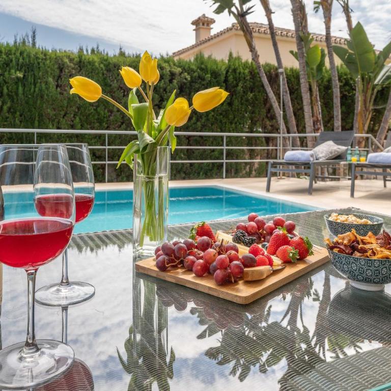 Beachfront Villa with Sea Views & Private Pool - Villa - 72