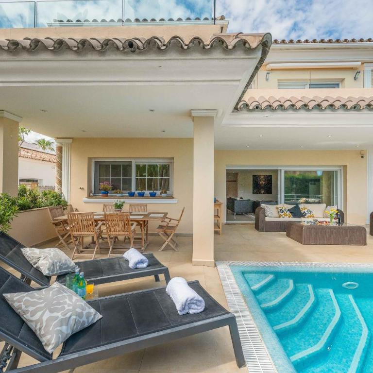 Beachfront Villa with Sea Views & Private Pool - Villa - 3