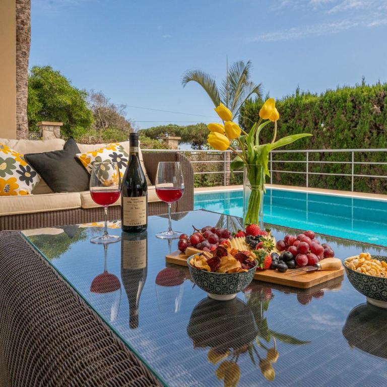Beachfront Villa with Sea Views & Private Pool - Villa - 90