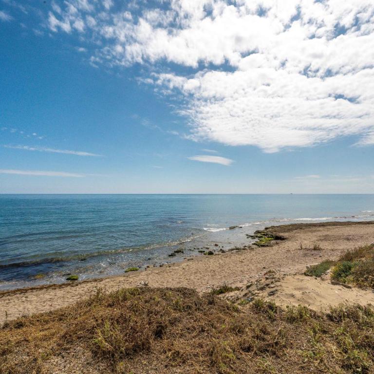 Beachfront Villa with Sea Views & Private Pool - Villa - 91