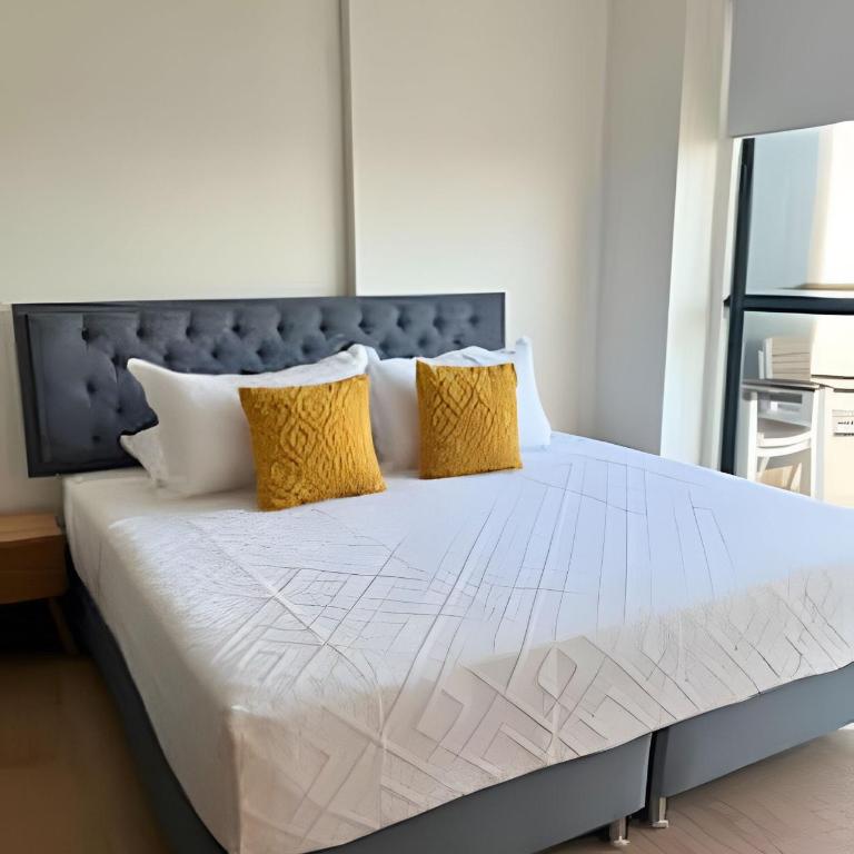 Stuning view to Walled city & Beach, King size bed - Two-Bedroom Apartment with Terrace and Sea View - 3