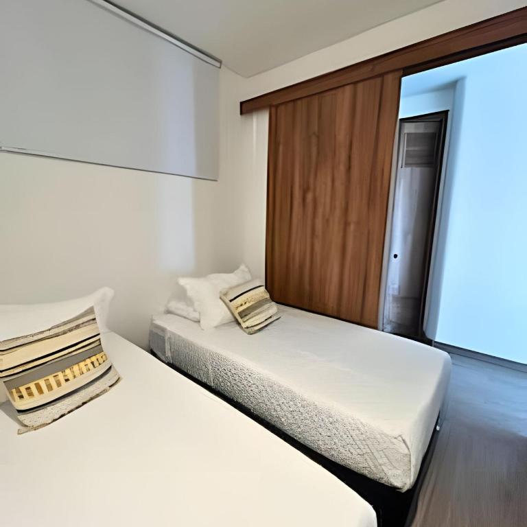 Stuning view to Walled city & Beach, King size bed - Two-Bedroom Apartment with Terrace and Sea View - 9