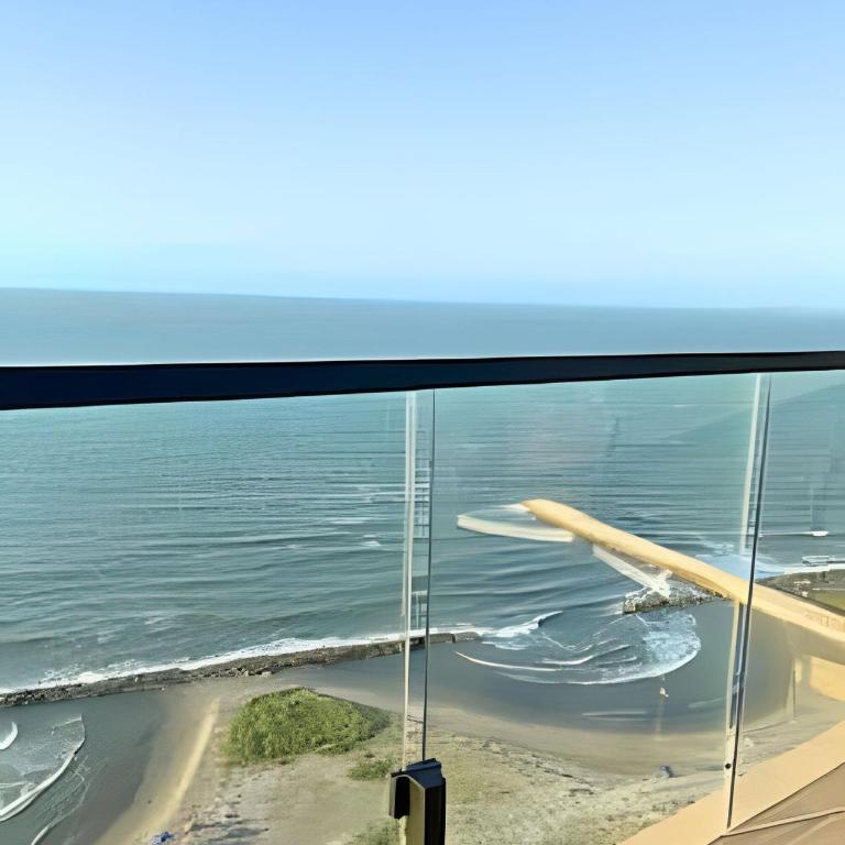 Stuning view to Walled city & Beach, King size bed - Two-Bedroom Apartment with Terrace and Sea View - 33