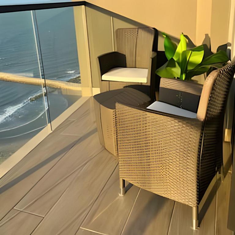Stuning view to Walled city & Beach, King size bed - Two-Bedroom Apartment with Terrace and Sea View - 35