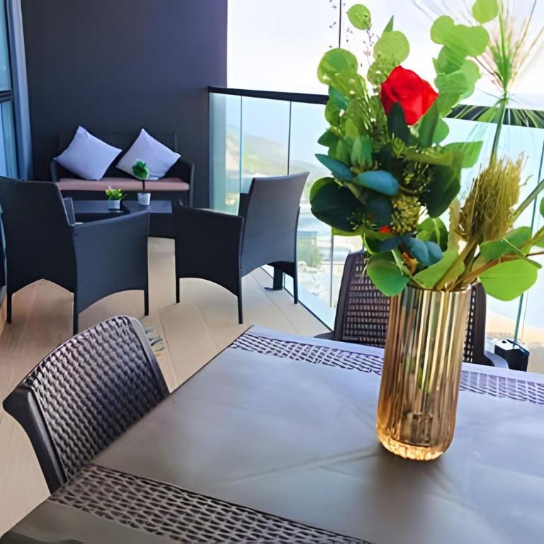 Brand New, 3blocks from Walled C, Stunning Views - Apartment - 50