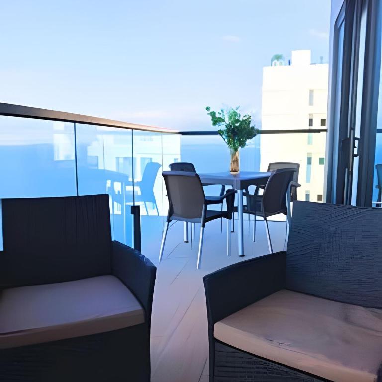 Brand New, 3blocks from Walled C, Stunning Views - Apartment - 49