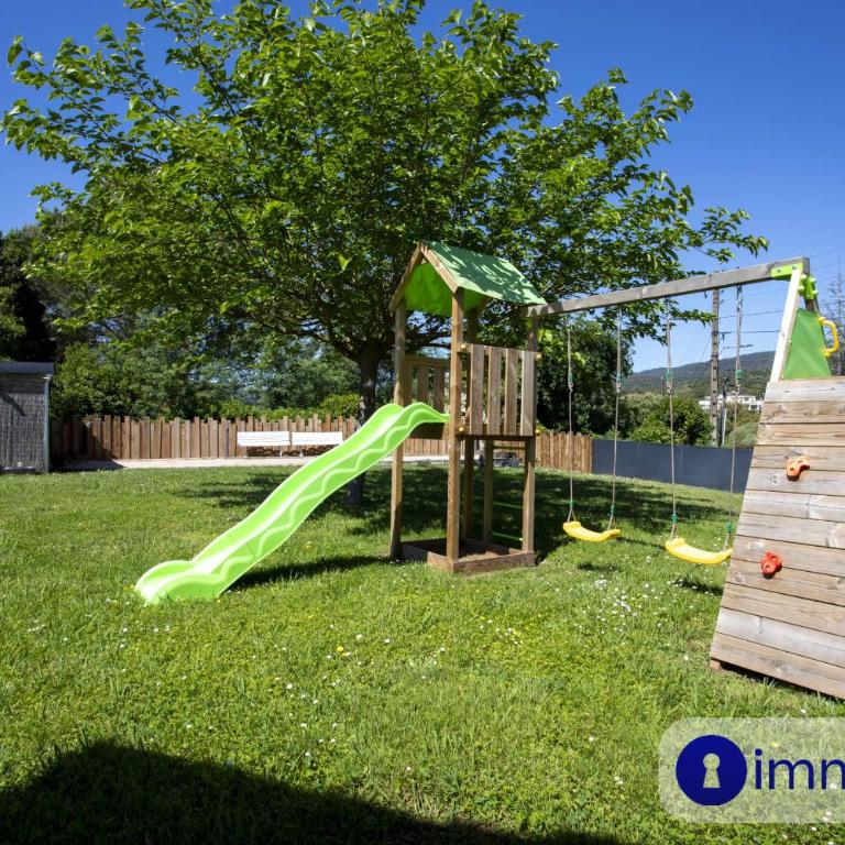 Air-conditioned villa with pool and garden - Villa - 18