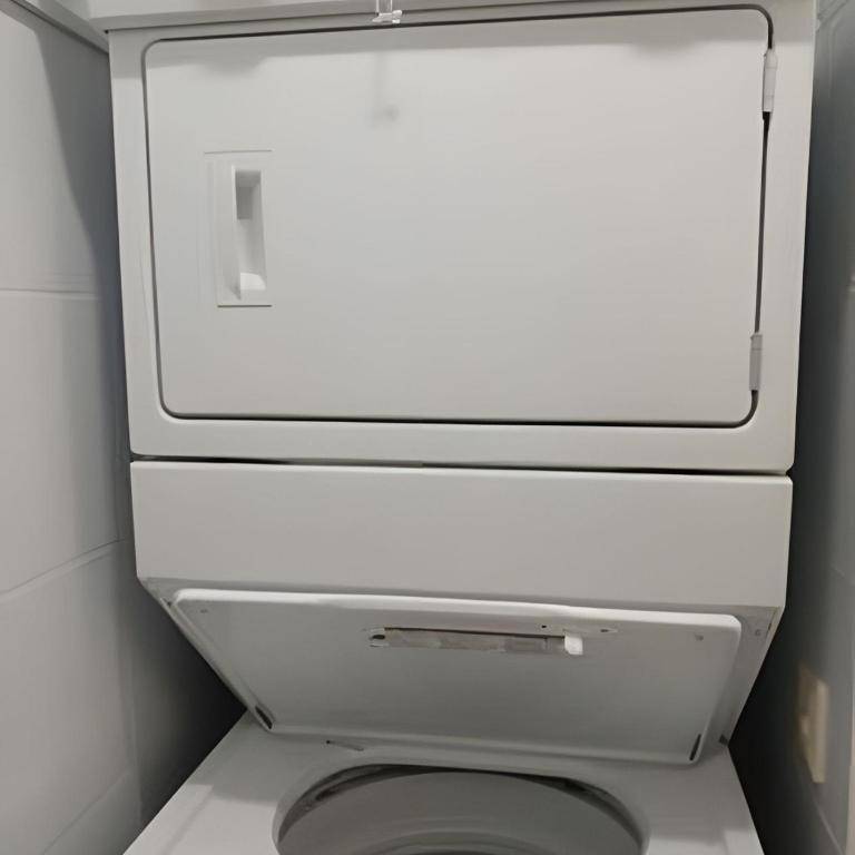 “Beautiful Apt with King Bed & Beach Access” - One-Bedroom Apartment with Balcony and Sea View - 13