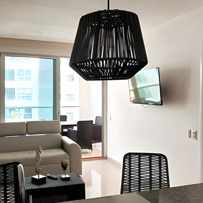 “Beautiful Apt with King Bed & Beach Access” - One-Bedroom Apartment with Balcony and Sea View - 17