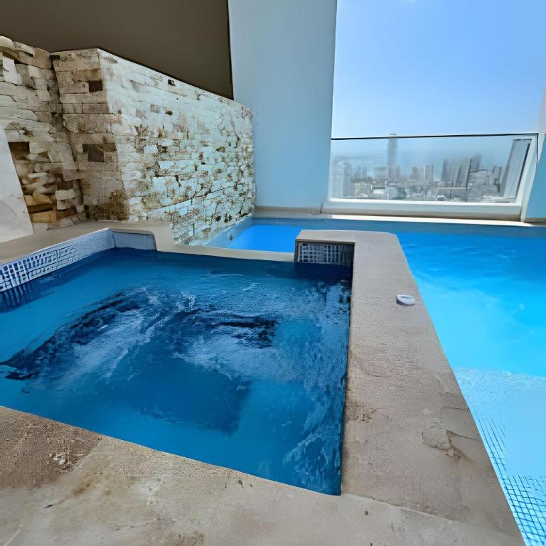 Charming Loft near the Beach - Deluxe One-Bedroom Apartment - 38
