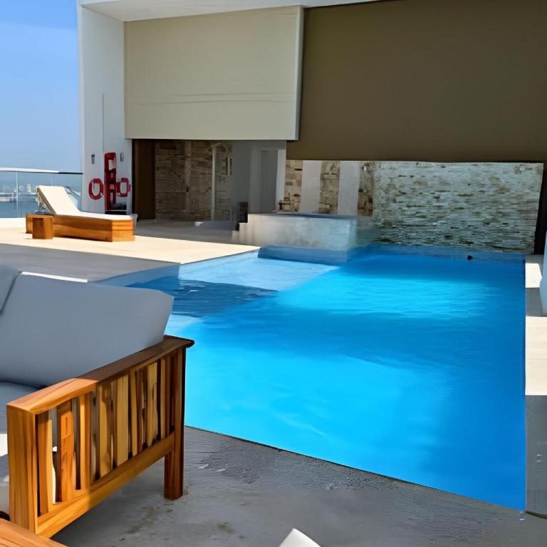 Charming Loft near the Beach - Deluxe One-Bedroom Apartment - 42