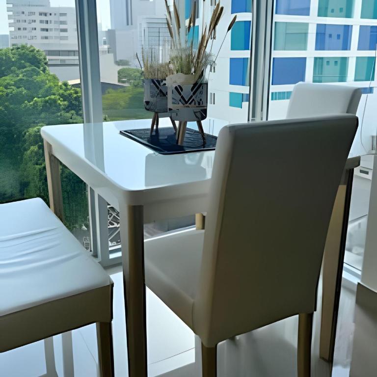 Charming Loft near the Beach - Deluxe One-Bedroom Apartment - 48