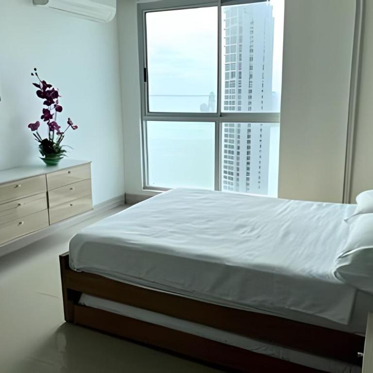 Ocean Majesty, Luxury Haven close to Walled City - One-Bedroom Apartment with Sea View and Balcony - 2