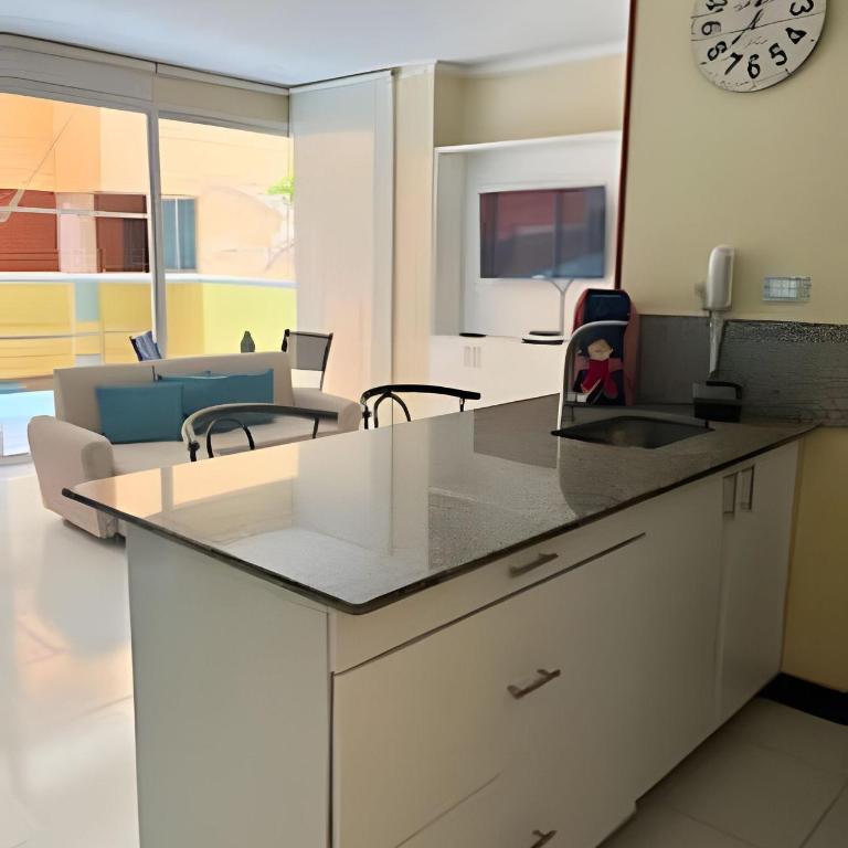 Lindo apto con salida directa a la playa - Two-Bedroom Apartment with Balcony and Sea View - 13