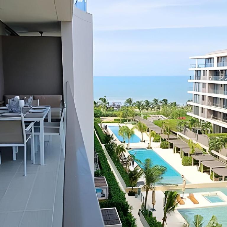 Lujo y privacidad, Vista y salida directa al mar - Apartamento de 2 dormitorios con balcón y vistas al mar - 1