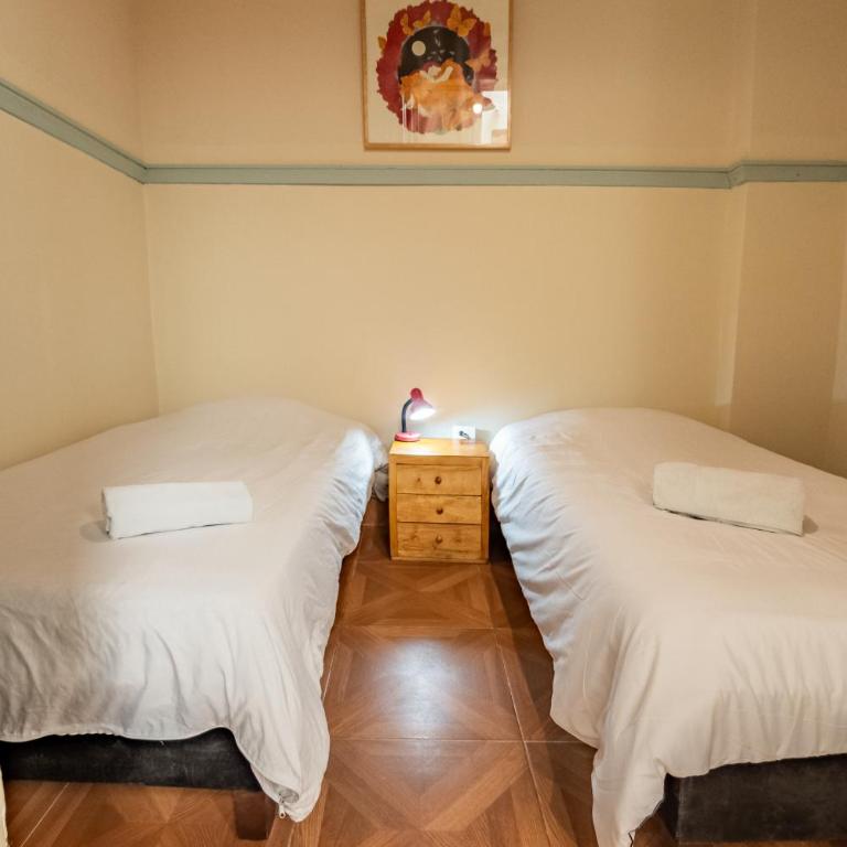 Hostal R10 - Habitación Doble Pequeña - 2 camas - 1