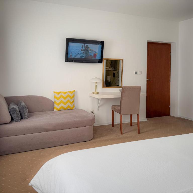 Shangri La Mansion - Queen Room - 5