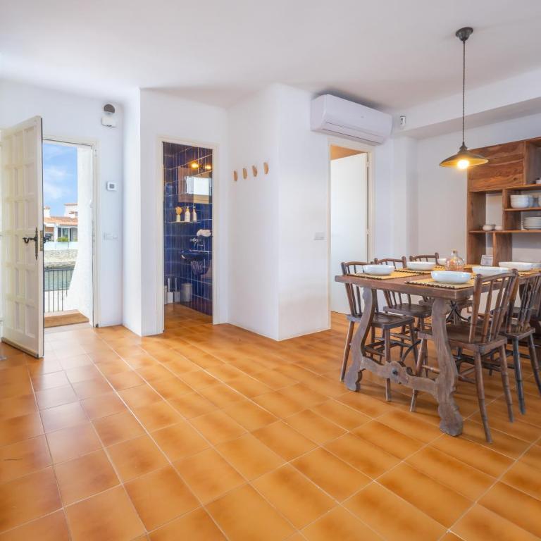 Centro Empuriabrava Luminosa Casa en el Canal - Casa de 3 dormitorios - 31