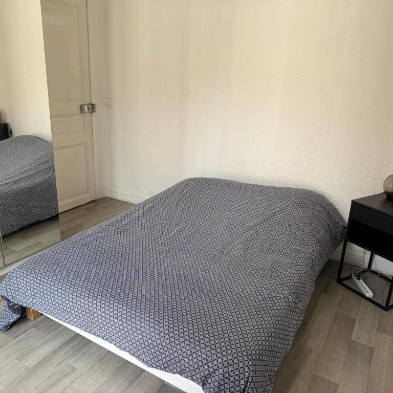 Le Farges-Chambre en colocation-Appartement partagé à 3min de La Gare ST Roch-LaConciergerieByNina - Double Room with Balcony - 1
