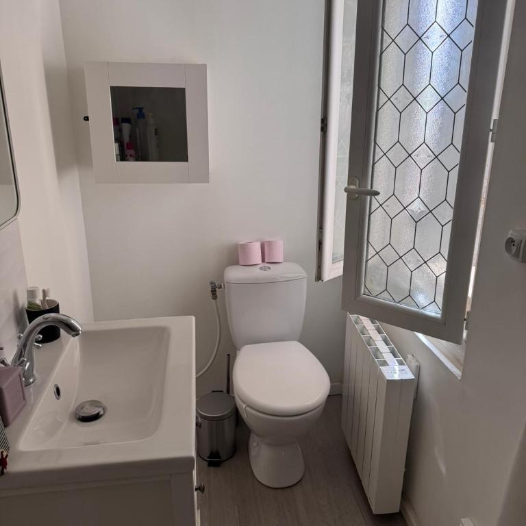 Le Farges-Chambre en colocation-Appartement partagé à 3min de La Gare ST Roch-LaConciergerieByNina - Double Room with Balcony - 3