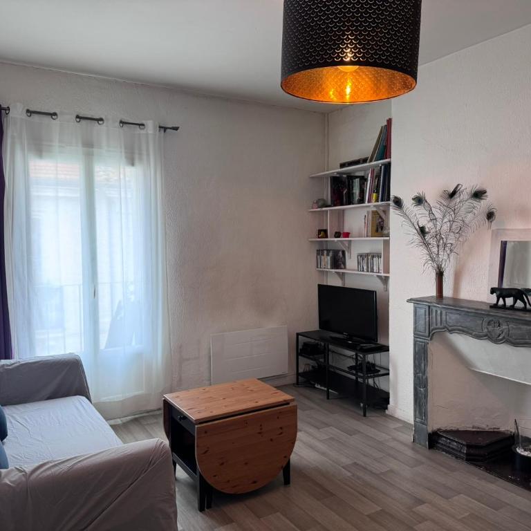 Le Farges-Chambre en colocation-Appartement partagé à 3min de La Gare ST Roch-LaConciergerieByNina - Double Room with Balcony - 10