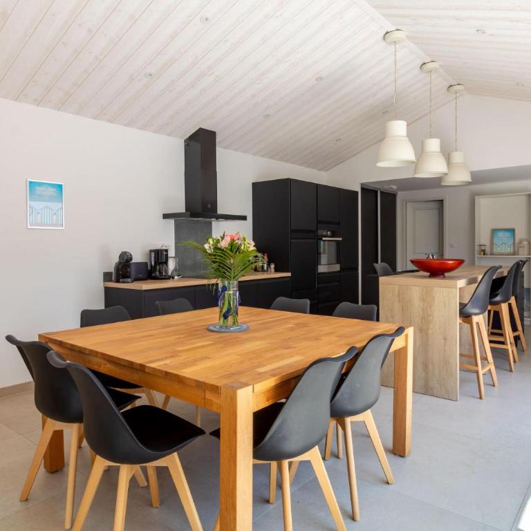 Lovely Home In Saint Jean De Monts - Three-Bedroom Vacation Home - 2