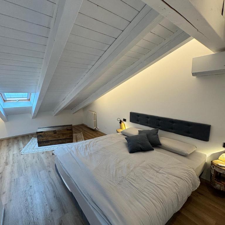 La Dolce Vista - Two-Bedroom Apartment with Lake View - 20