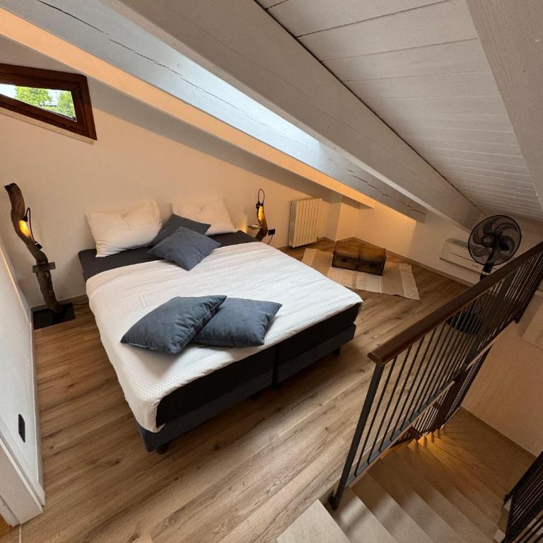 La Dolce Vista - Two-Bedroom Apartment with Lake View - 19