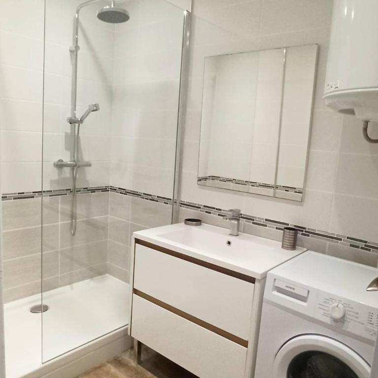 STE83 Le Lagon bleu, le Flore 16 avec jardin privatif tennis piscine pour 4 personnes - Appartement 1 Chambre - 6