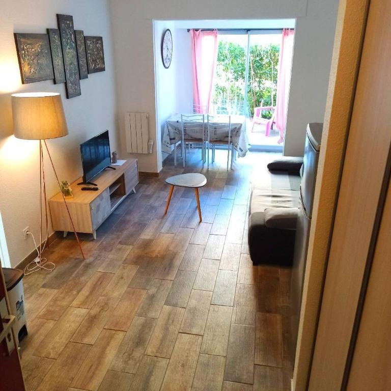 STE83 Le Lagon bleu, le Flore 16 avec jardin privatif tennis piscine pour 4 personnes - Appartement 1 Chambre - 3