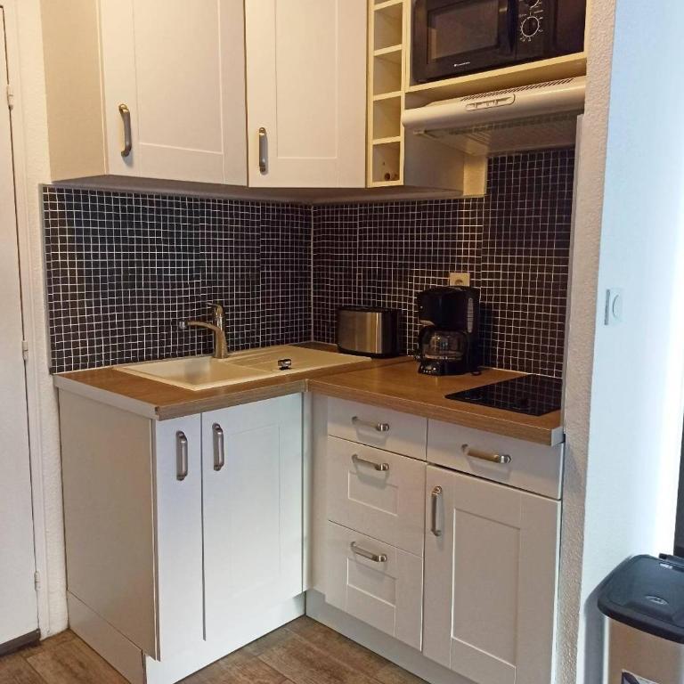 STE83 Le Lagon bleu, le Flore 16 avec jardin privatif tennis piscine pour 4 personnes - Appartement 1 Chambre - 10