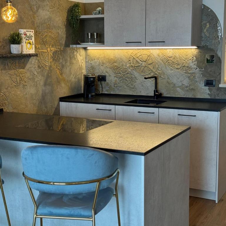 La Dolce Vista - Two-Bedroom Apartment with Lake View - 10