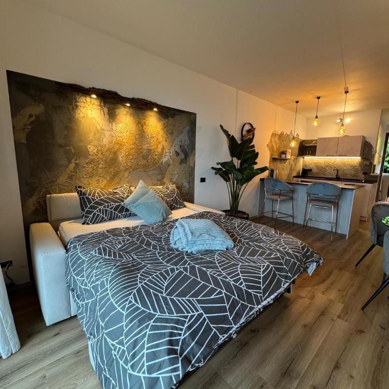 La Dolce Vista - Two-Bedroom Apartment with Lake View - 16