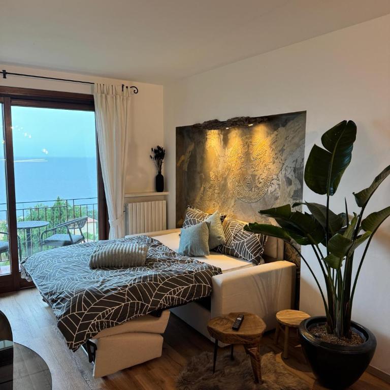 La Dolce Vista - Two-Bedroom Apartment with Lake View - 15