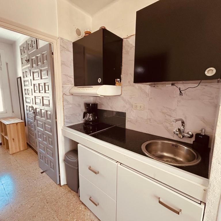Empuriabrava, T2, terrasse, barbecue - Apartamento de 1 dormitorio - 16