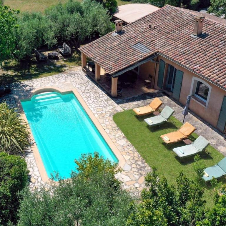 Villa Jas Fontaine by Villa Plus - Villa - 17